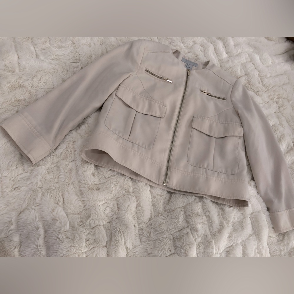 Gently worn size 2 H&M lightweight cream blazer with gold plated zippers